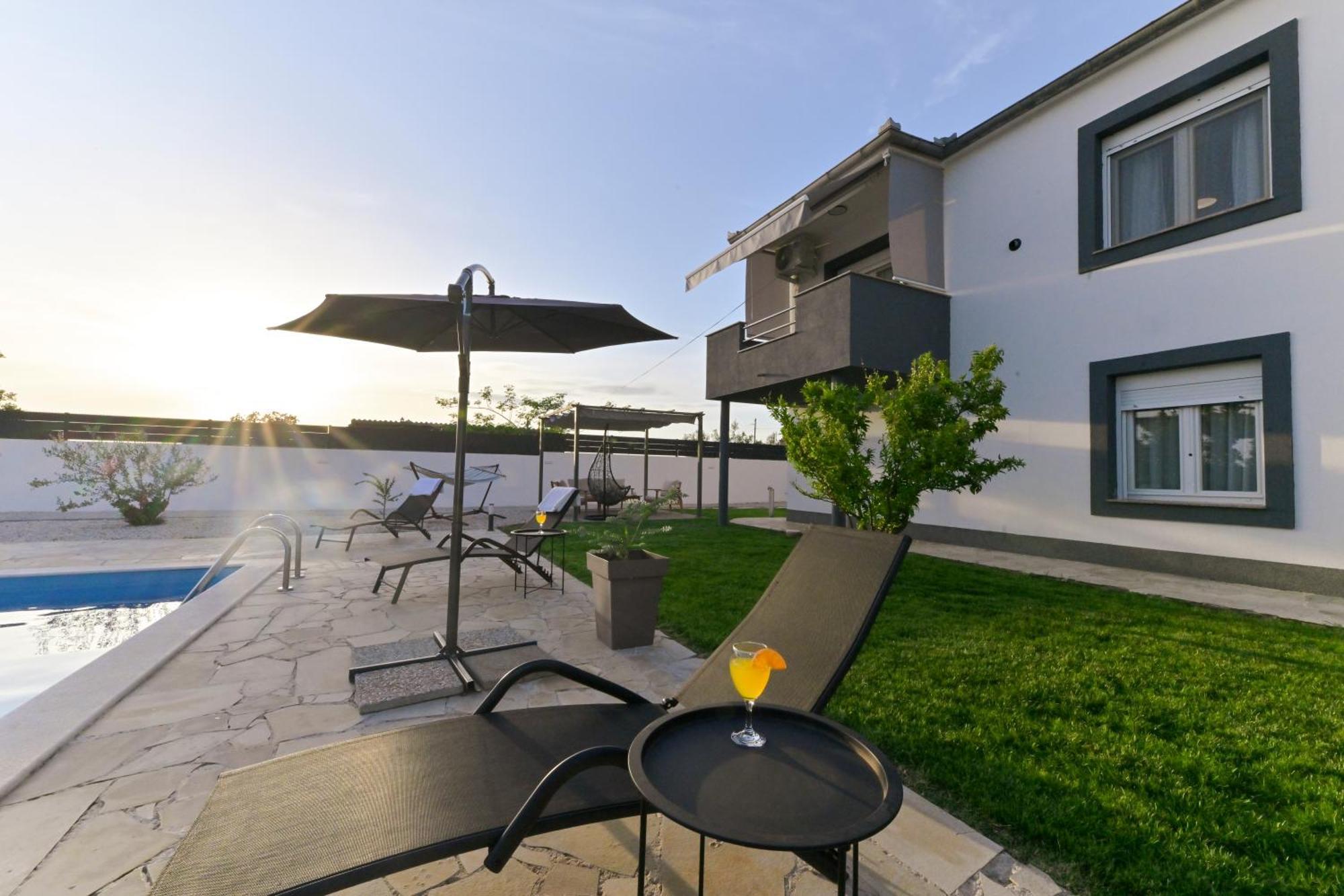 Apartment Amelie - With Pool And Sauna! Galovac  Esterno foto