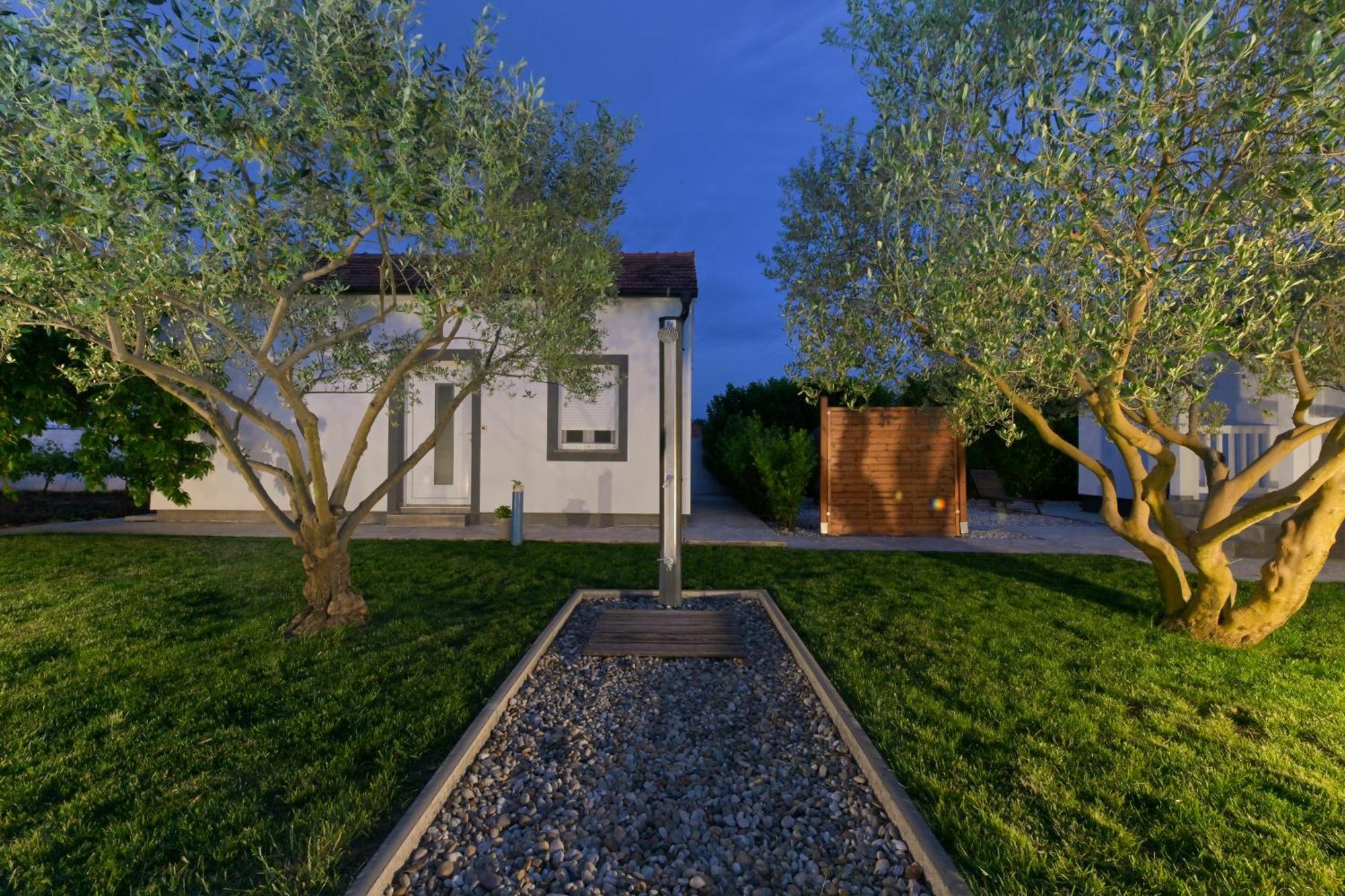 Apartment Amelie - With Pool And Sauna! Galovac  Esterno foto