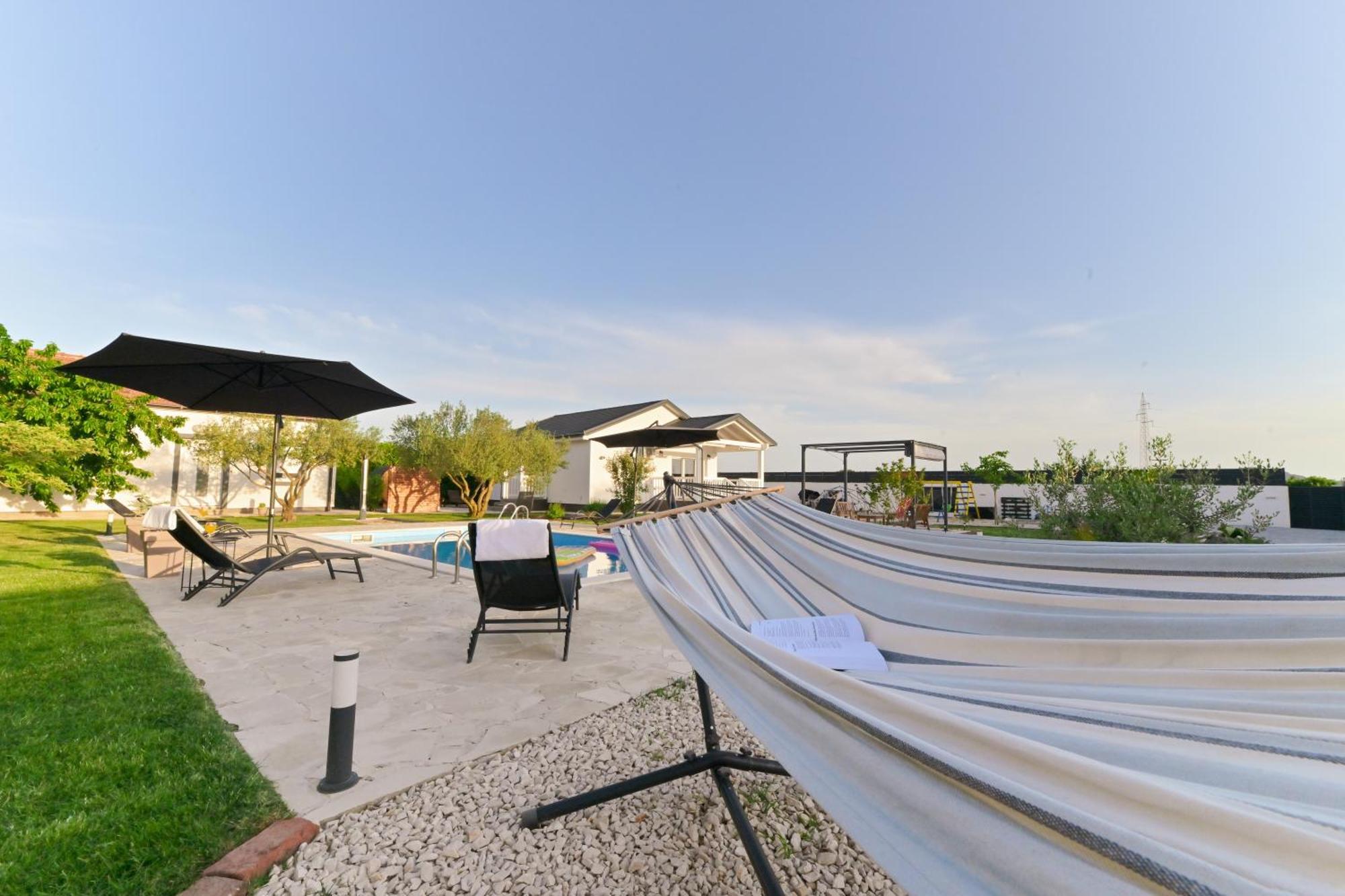 Apartment Amelie - With Pool And Sauna! Galovac  Esterno foto