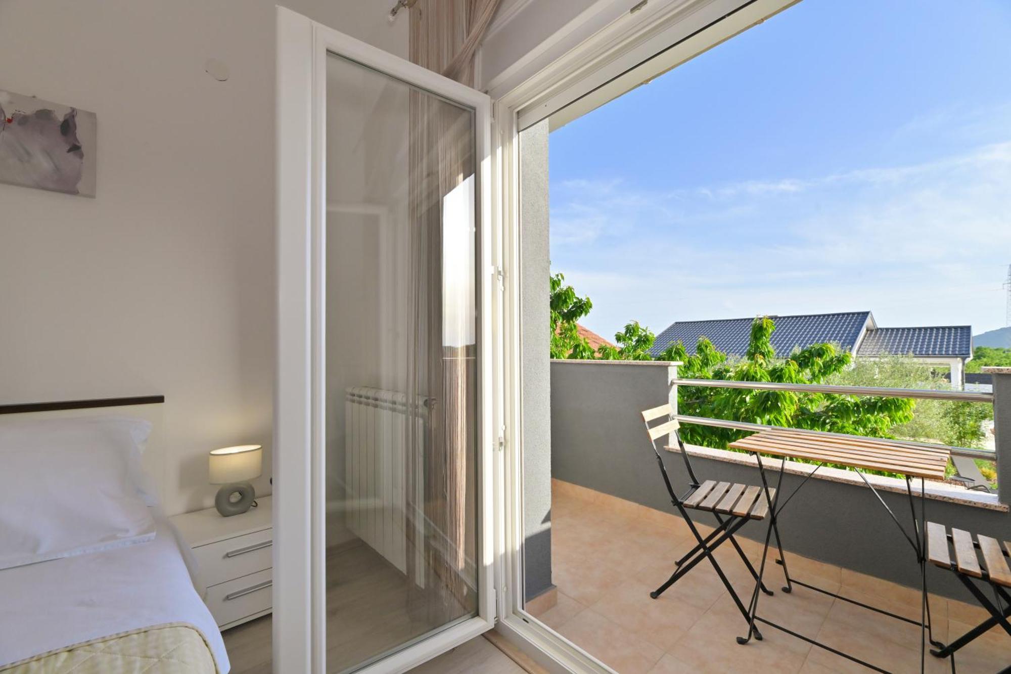 Apartment Amelie - With Pool And Sauna! Galovac  Esterno foto