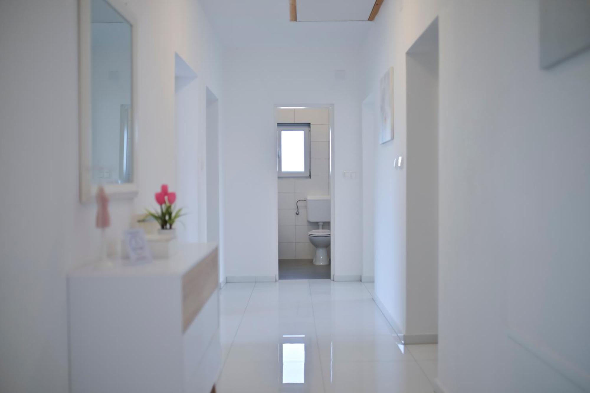 Apartment Amelie - With Pool And Sauna! Galovac  Esterno foto